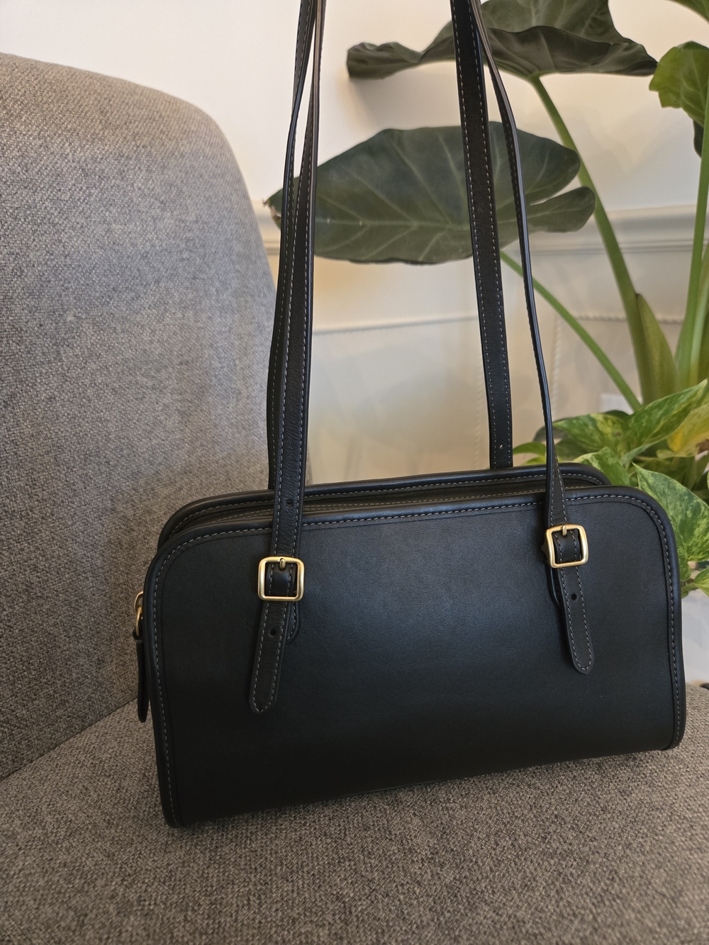 Coach Swing Zip Black Leather Shoulder Bag - Picture 2 of 11